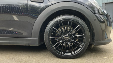 MINI Hatchback 1.5 Cooper Exclusive 5dr Auto [Comfort/Nav Pack] Petrol Hatchback